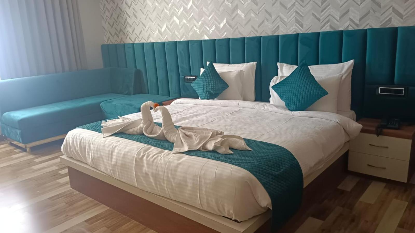 Hotel Golden Peacock Haridwār Buitenkant foto
